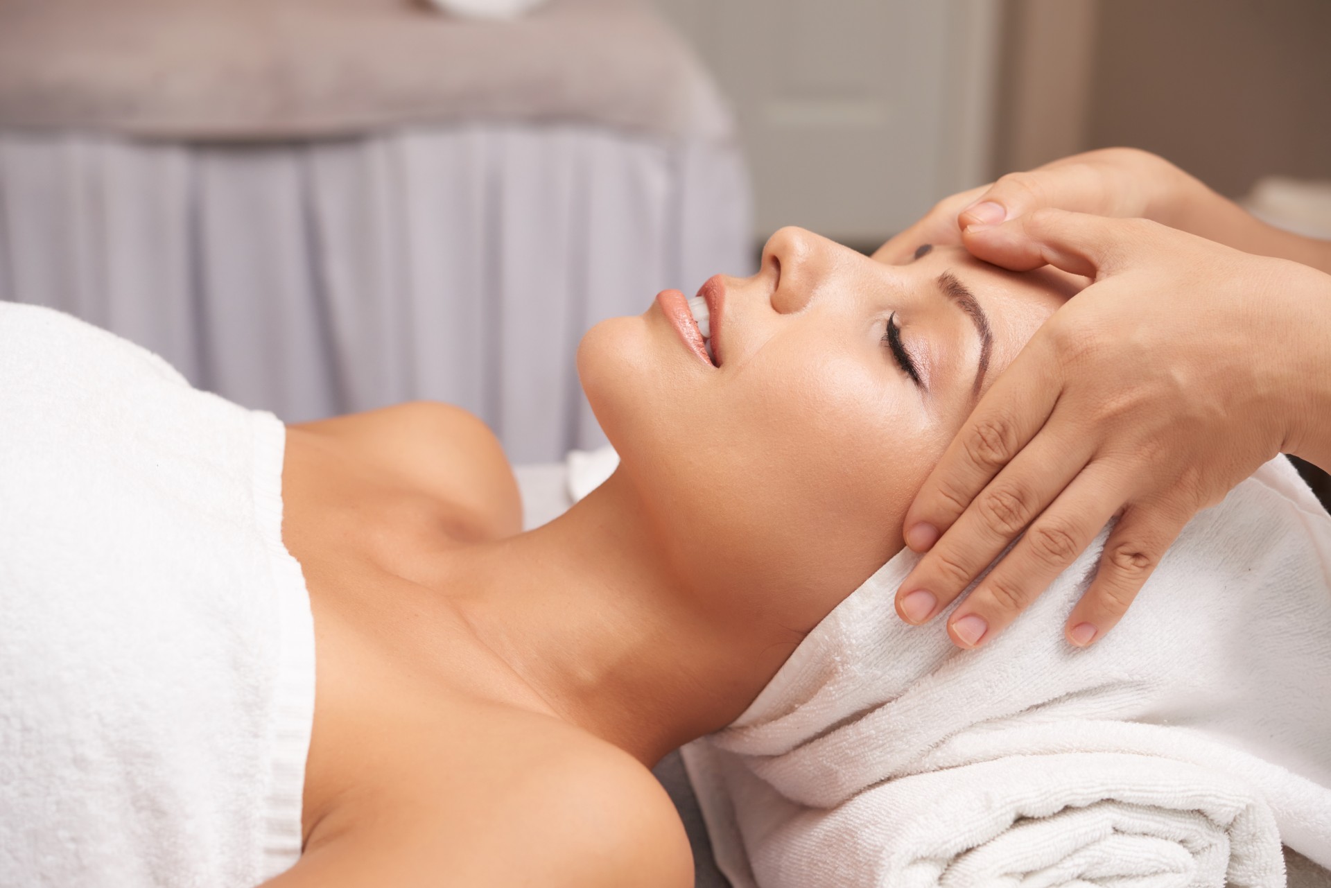 Hydro Dermabrasion Facial